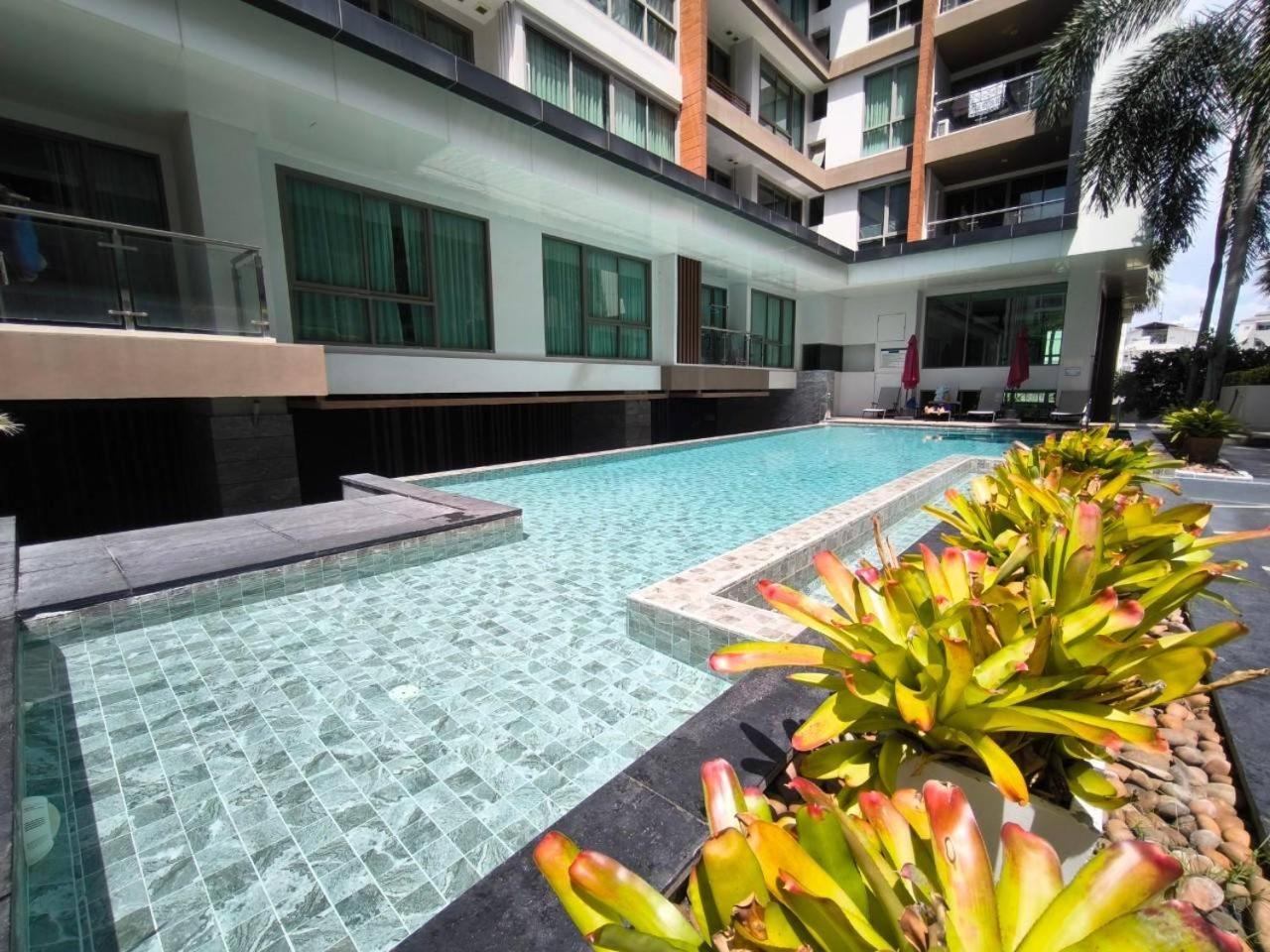 The Urban City Center By Fantasea Beach Pattaya Exterior foto