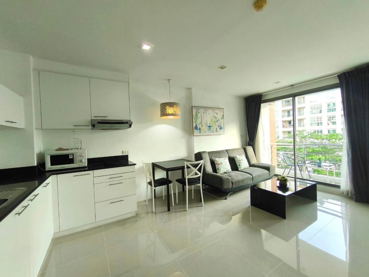 The Urban City Center By Fantasea Beach Pattaya Exterior foto